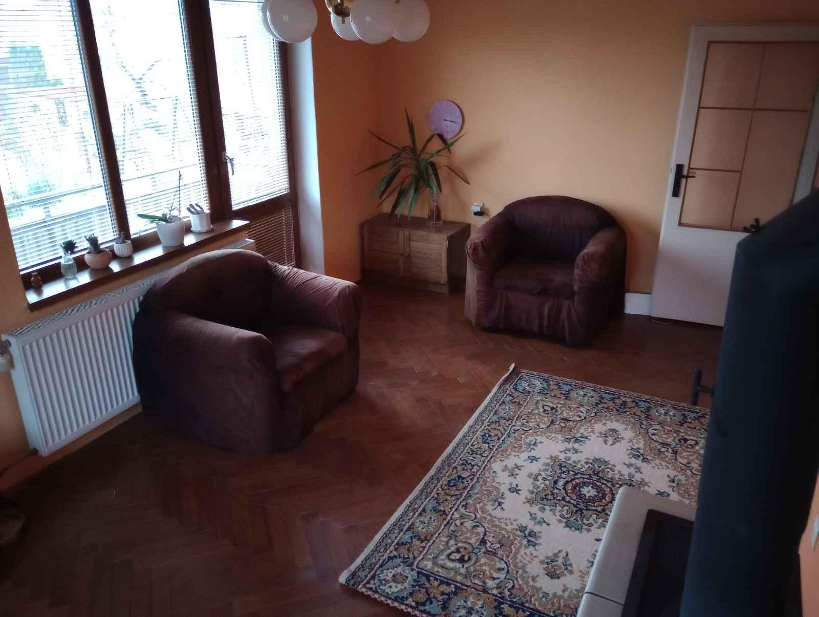 2 kreslá s úložným priestorom