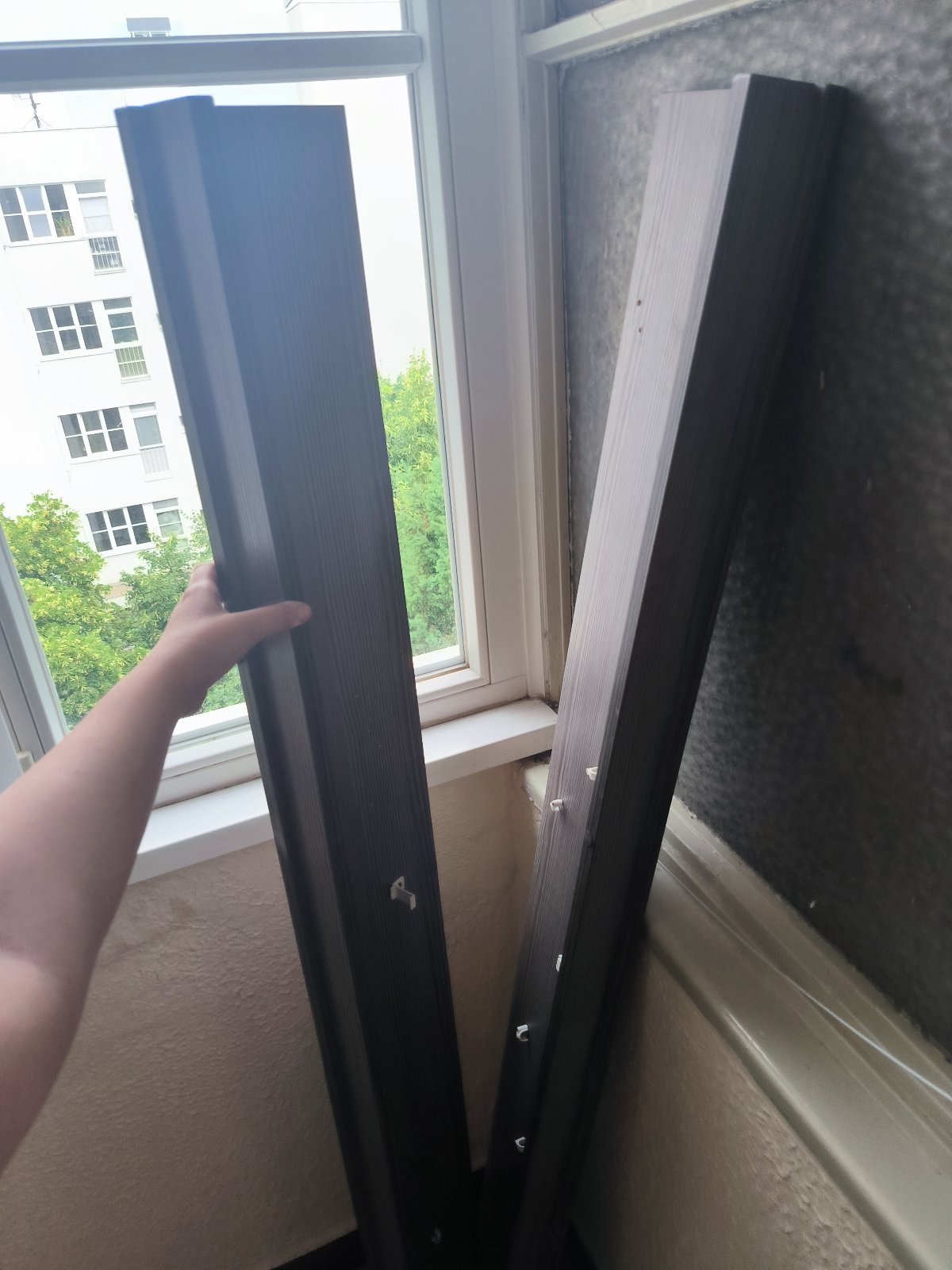 2 police na steny. Darujem tieto dve police, nevyužijete ich.nachadzaju sa na Vajnorskej 66.