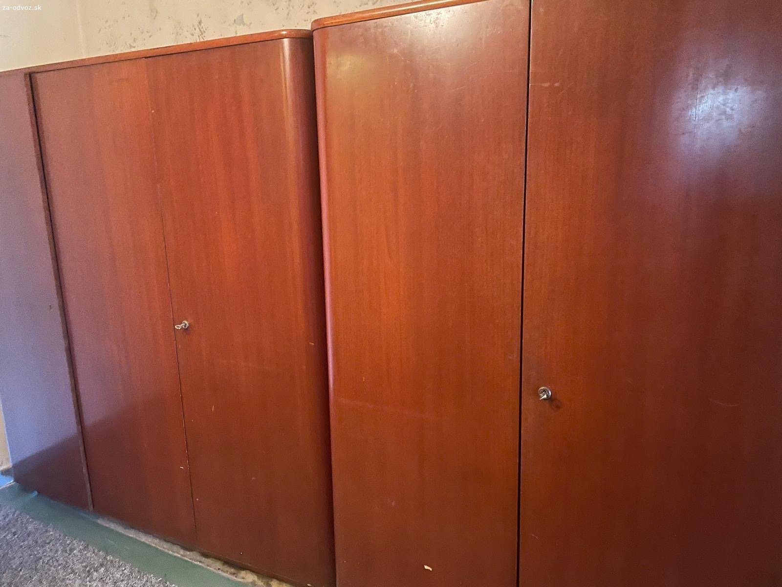 2 skrine. Skriňa 2-dverová policová V-180 cm, Š-120cm, H-60 cm, skriňa 3-dverová na vešanie V-180 cm, Š-172cm, H-60 cm
