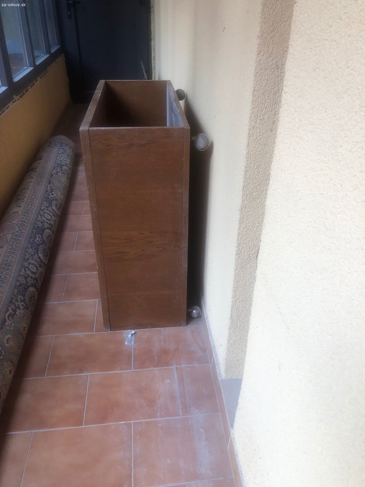 2 stoliky. dva stoliky na kolieskach 80x80x33