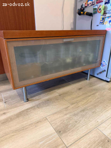 2x konferencny stolik + presklenna skrinka