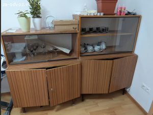 3skrinky a 2 presklené police