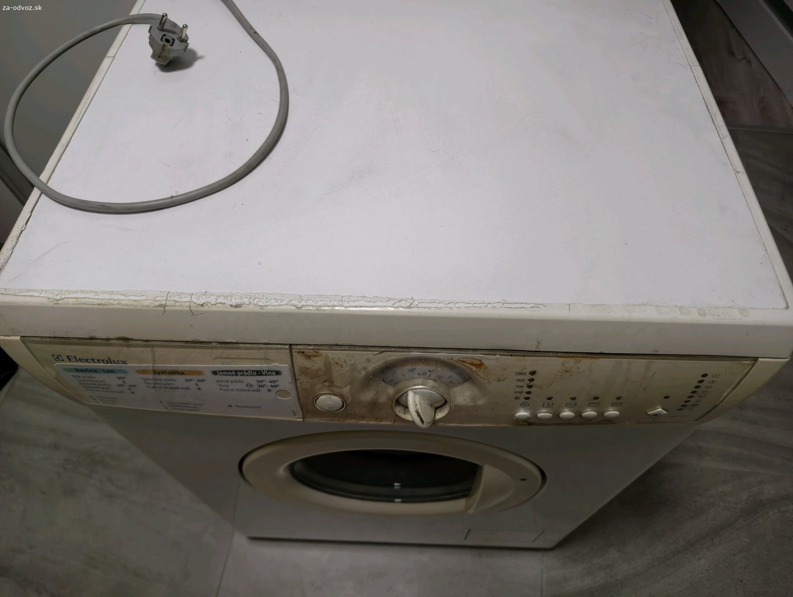 Automat. práčka Electrolux EWS1045. Darujem za odvoz automatickú práčka Electrolux EWS1045. Vzhľadovo už nič moc, ale stále funkčná. 
Rozmery výška 85cm, šírka 60vm, hĺbka 45cm