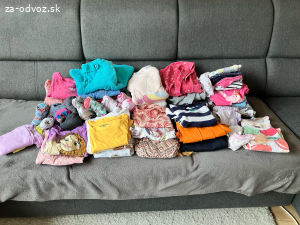 Balík oblečenia pre dievča
