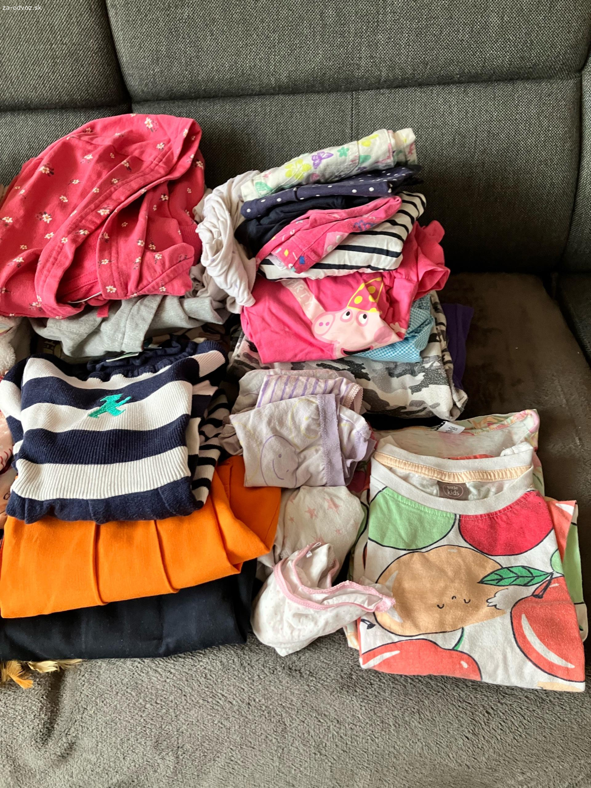 Balík oblečenia pre dievča