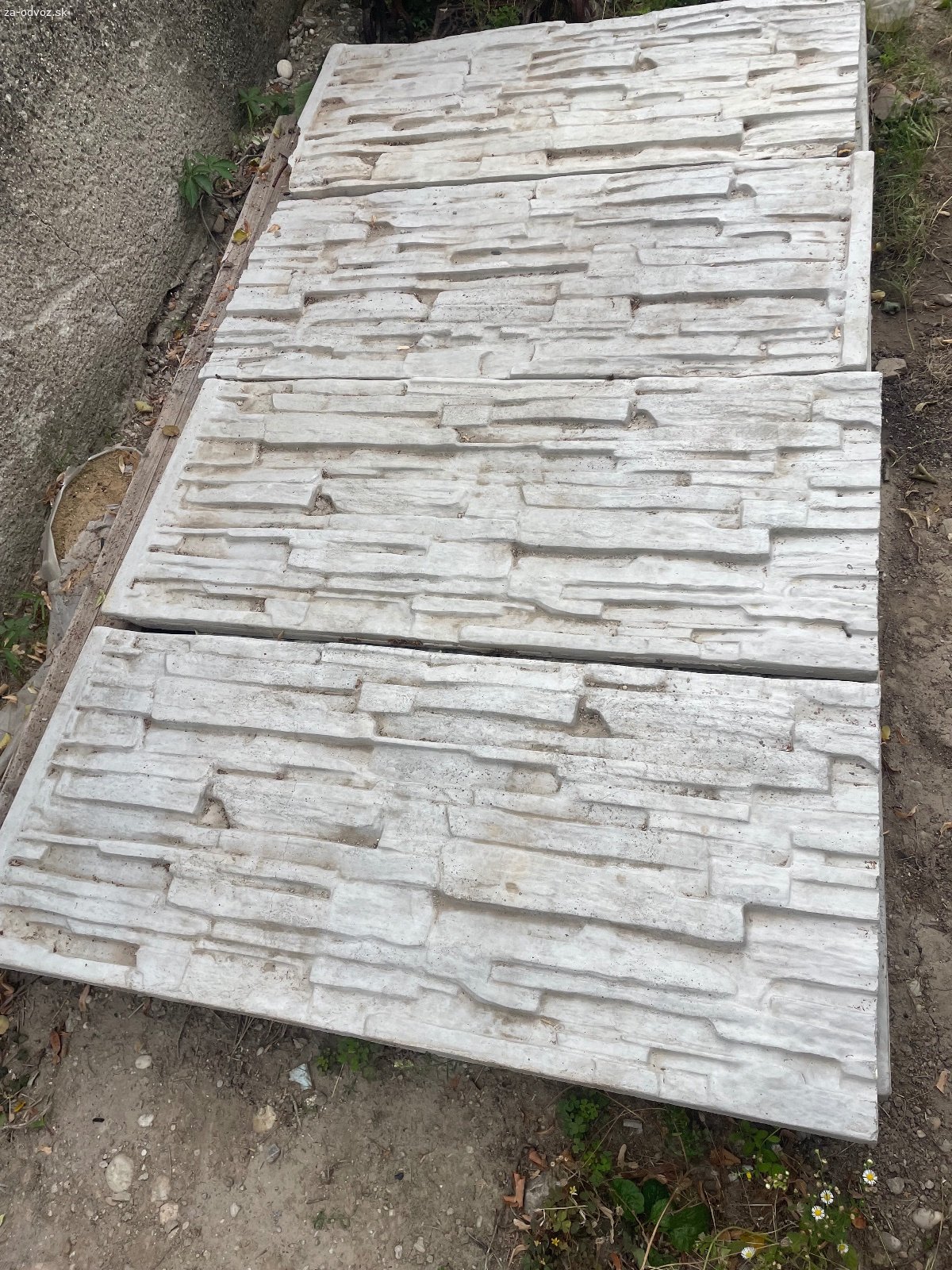 Betonove panely. Darujem za odvoz plotove betonove panely - vhodny na vyvysene zahony. 2 x cele ks a 4 x mensie ks
V pripade zaujmu napiste @