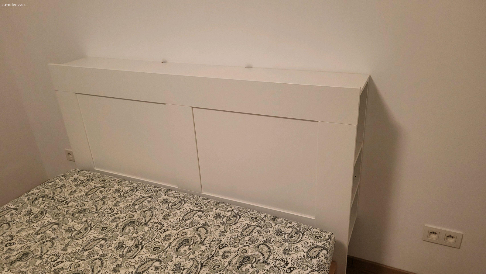 Čelo postele. Darujem za odvoz zachovalé čelo za posteľ s priehradkou, poličkami. Značka: IKEA, Model: BRIMNES, Rozmer: 160 cm
