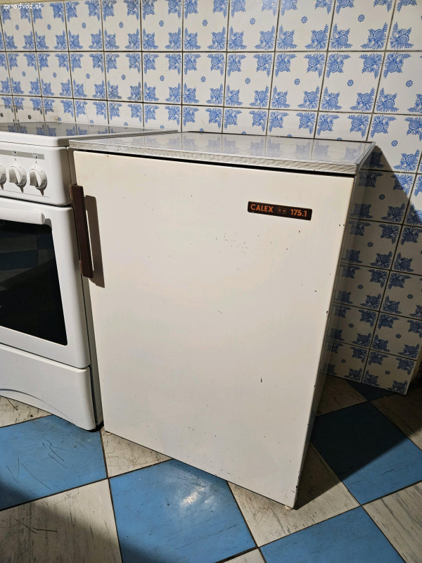 Chladnička prerobená na skrinku