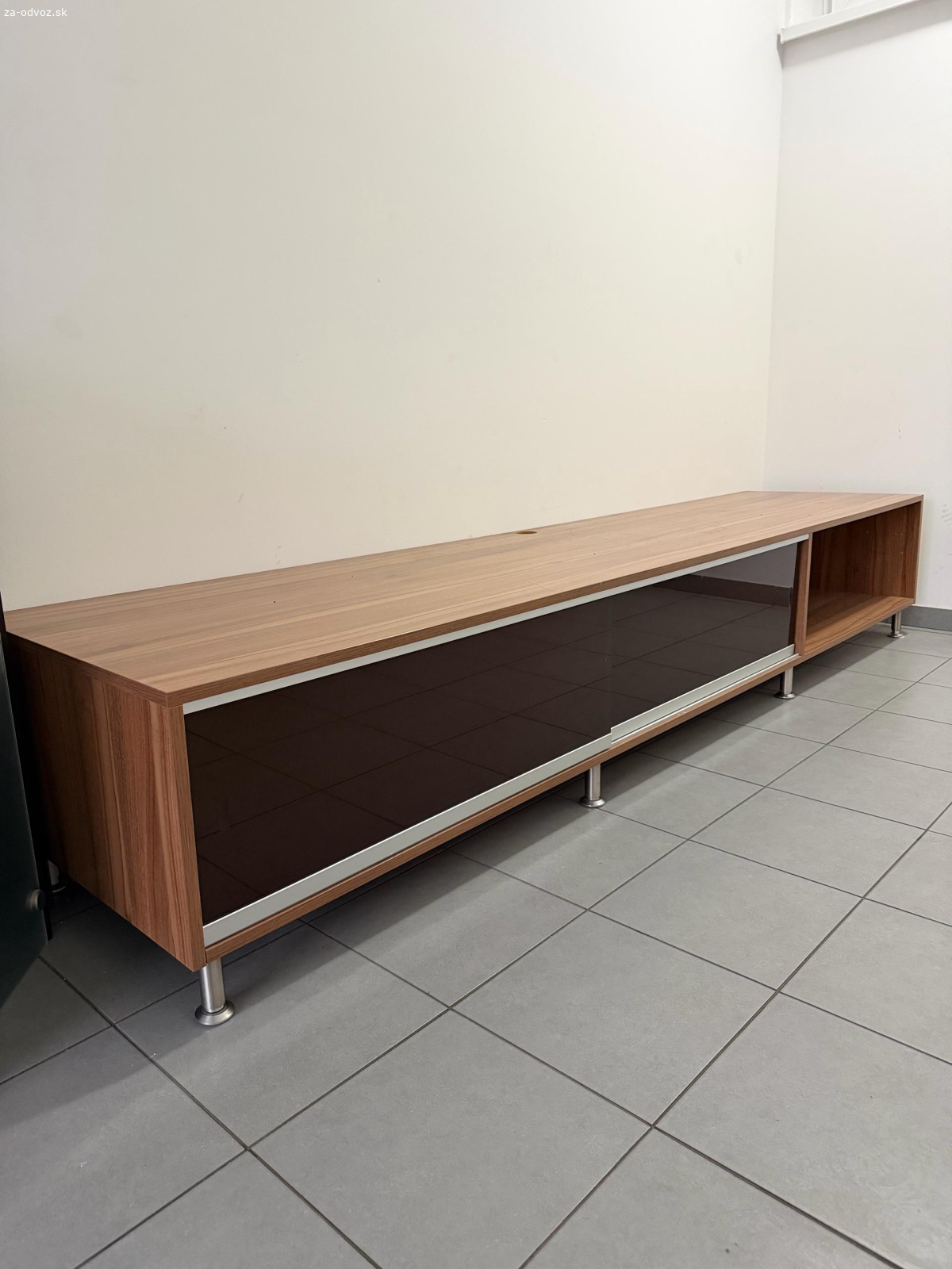 ďakujem stolík pod televízor