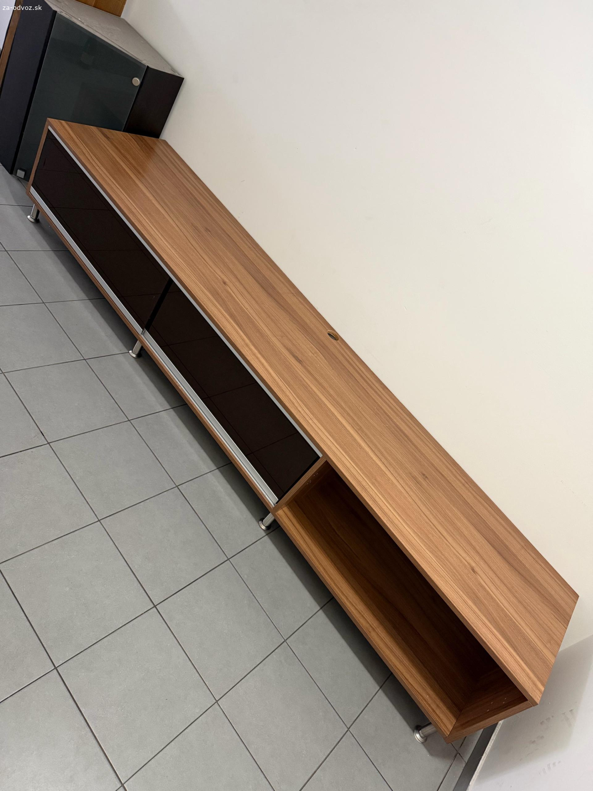 ďakujem stolík pod televízor