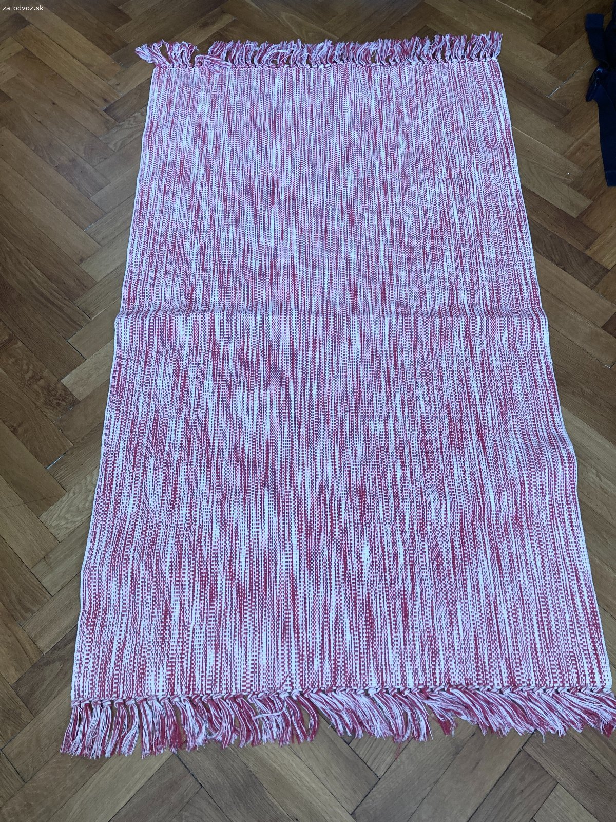 Darujem 2 koberčeky. Darujem za odvoz 2 koberčeky, oba vo veľmi dobrom stave. 

Rozmery:
Tmavofialovy - 82 cm x 152 cm
Ruzovkasty - 80 cm 147 cm

Osobný odber - Bratislava-Staré mesto