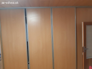 Darujem 2x vstavanú skriňu + 1x klasickú skriňu