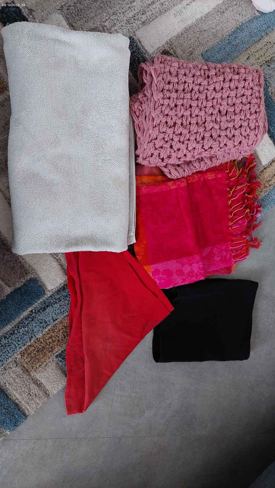 Darujem 2x zimny sal, satku, bedrovy pas, uterak