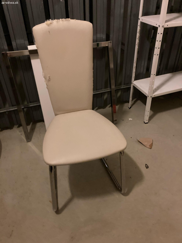 darujem 3 stoličky