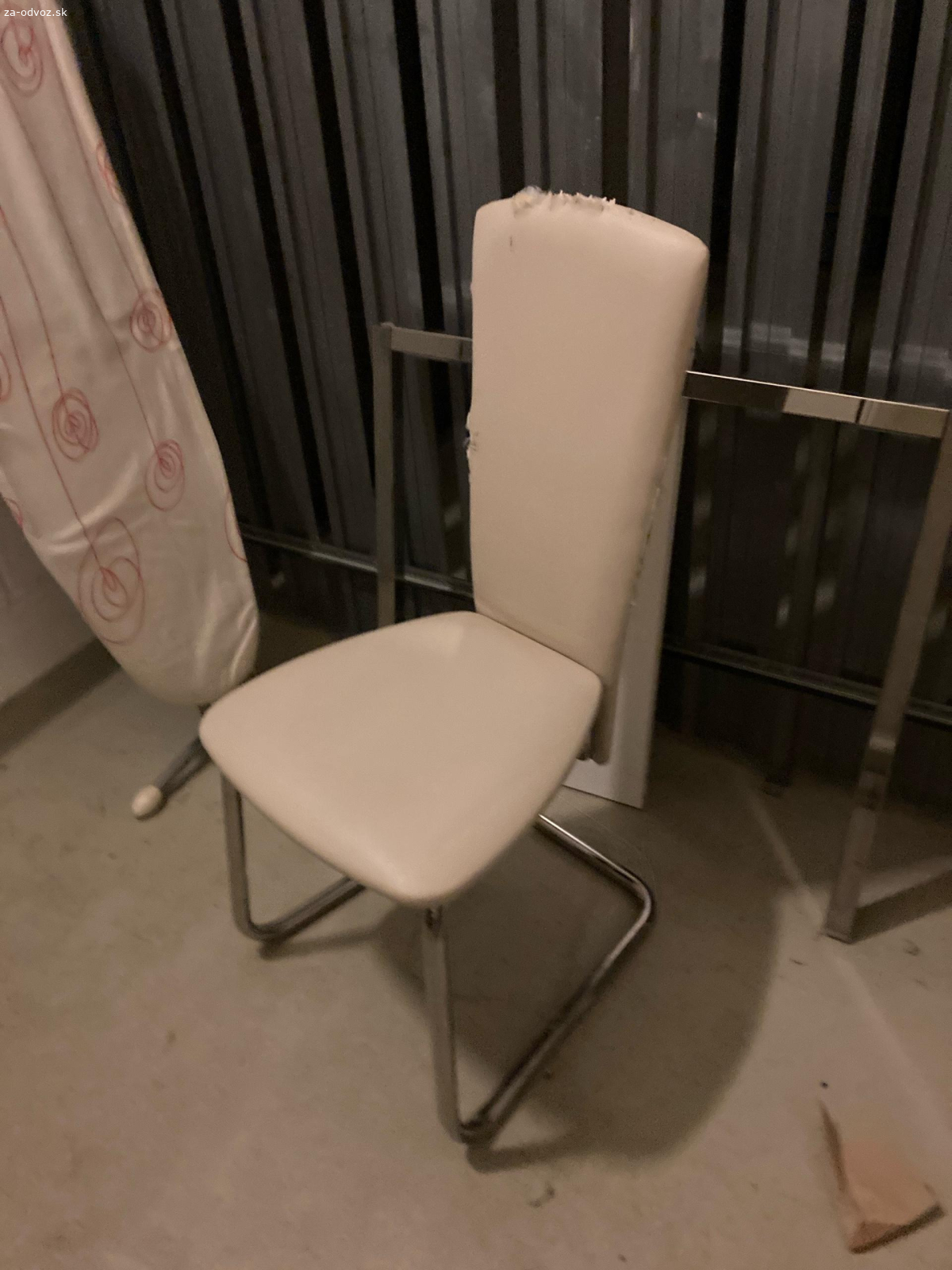 darujem 3 stoličky