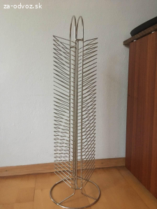 Darujem 4 x stojan na CD