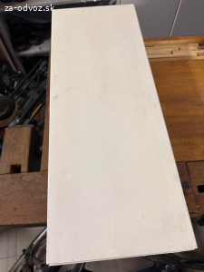 Darujem 6 bielych dosiek na police