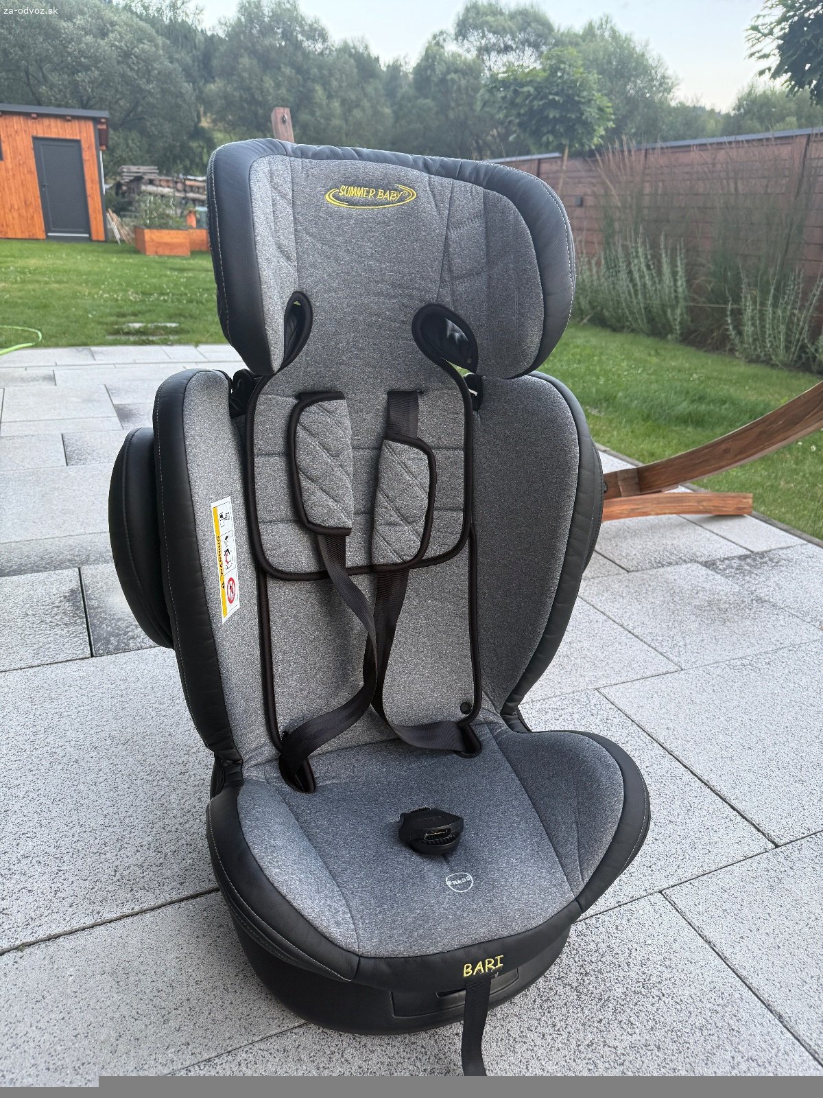 Darujem autosedačku. Summer Baby Bari – otočná, polohovateľná, ISOFIX

Kvalitná a pohodlná autosedačka značky Summer Baby Bari.

Vlastnosti:

* ✅ ISOFIX uchytenie
* ✅ Otočná základňa pre jednoduchšie usádzanie dieťaťa
* ✅ Polohovanie sedadla (náklon)
* ✅ Výškovo nastaviteľná opierka hlavy
* ✅ 5-bodové bezpečnostné pásy
* ✅ Bočná ochrana hlavy
* ✅ Príjemné a pohodlné čalúnenie

Sedacka je vo veľmi peknom stave, všetko funguje bez problémov. Na jednej bočnici je len drobné estetické poškodenie po oderení (vidno na fotke), ktoré nijako neovplyvňuje funkčnosť.