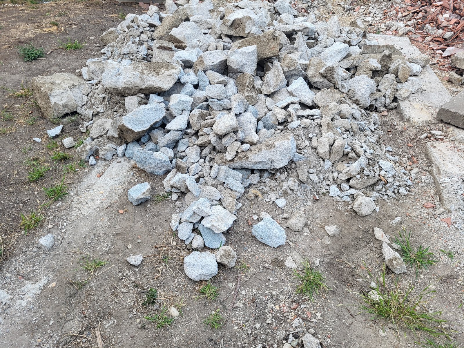 Darujem betonovu sut. Darujem za odvod betonovu sut napriklad do zakladov.
Idealne poprosim kontaktovat cez mail alebo SMS
Dakujem