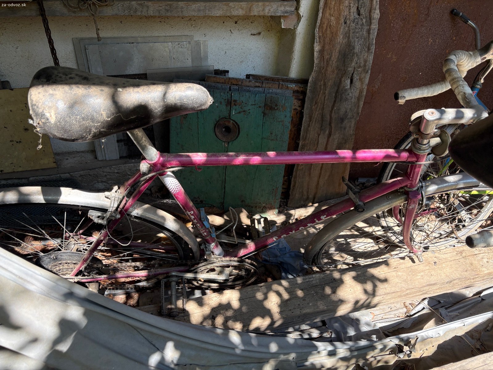Darujem bicykle za odvoz. Darujem bajky v nalezovom stave na chalupe. Nepojazdne, pre nadsencov retra, ktori si chcu renovovat pocas dlhych zimnych vecerov.