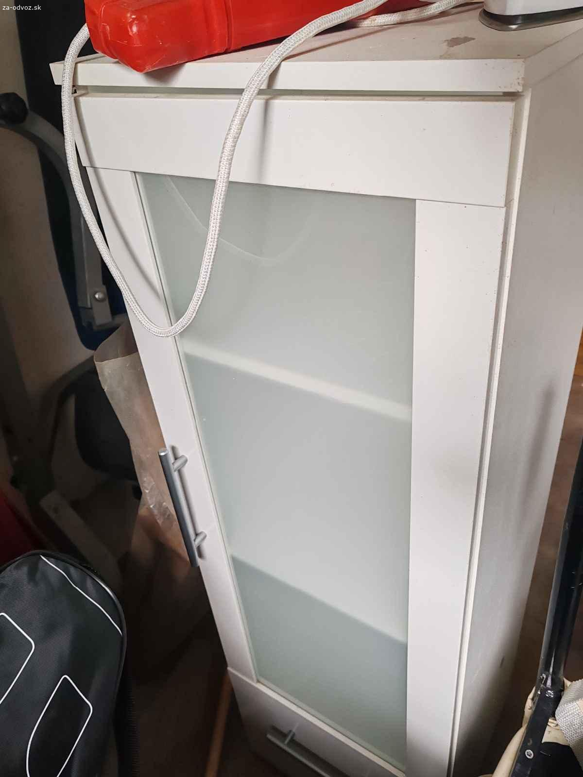 Darujem biele skrinky