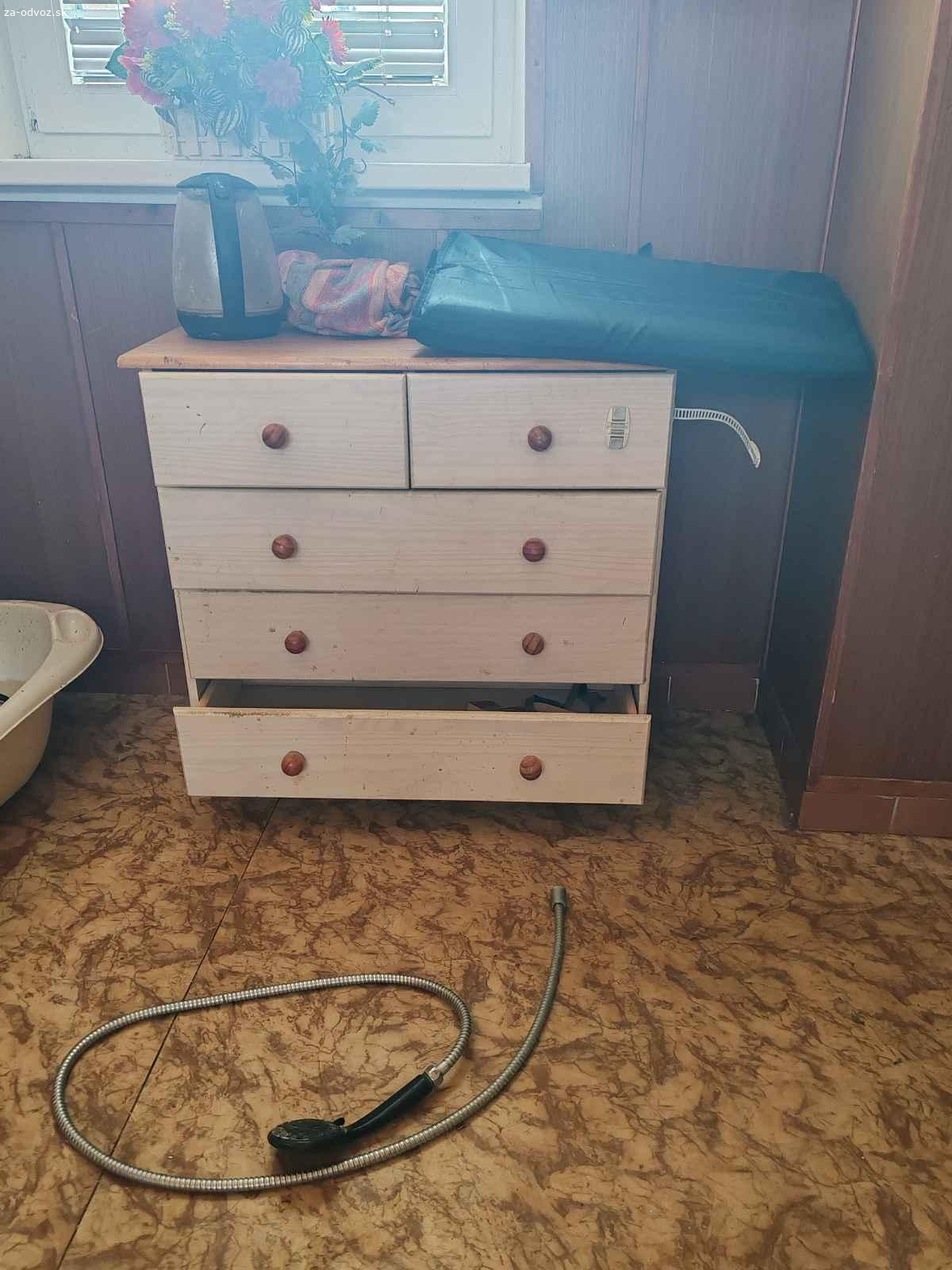 Darujem biele skrinky