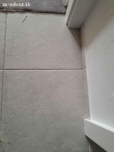 Darujem bielu dlazbu