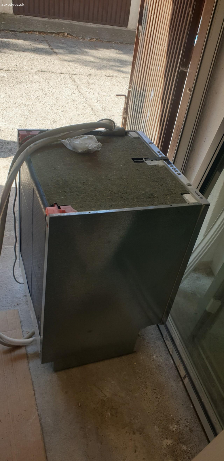 Darujem BOSCH umývačku riadov.