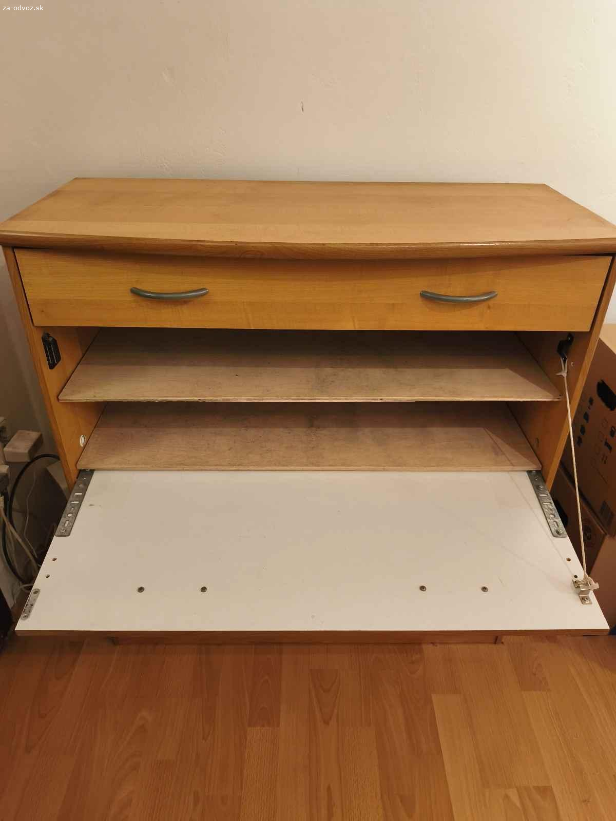 Darujem botník a skrinku