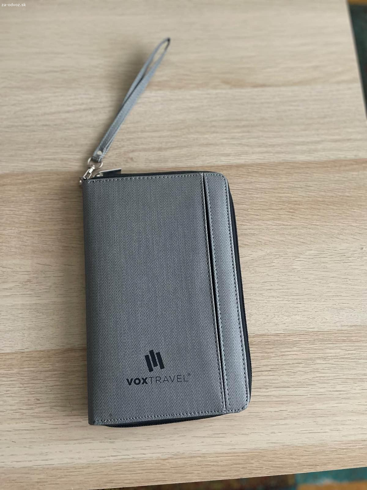 Darujem cestovný obal s powerbankom