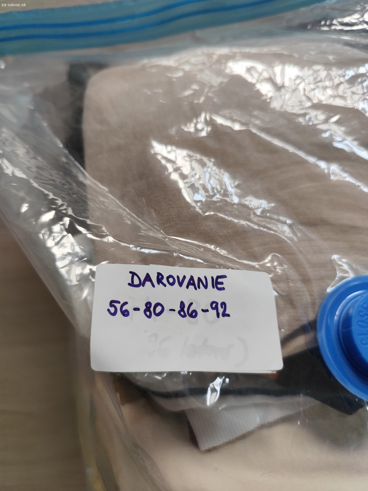 Darujem chlapčenské oblečenie. Darujem nenáročnej mamičke balík oblečenia pre chlapčeka. Veľkosti sú od narodenia do cca 2 rokov. Vzhľadom na letné a zimné veci je balík vhodný skôr pre dieťa narodené na jar. Len osobný odber  KNM