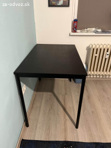 Darujem čierny stôl