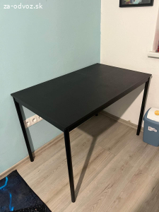 Darujem čierny stôl