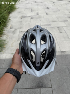 Darujem cyklistické prilby