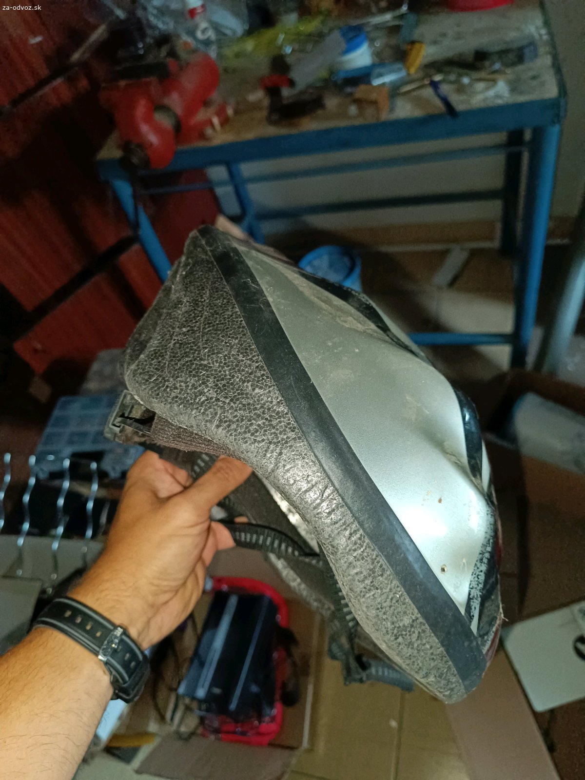 darujem cyklisticku prilbu. darujem ciklisticku prilbu. malo pouzivana