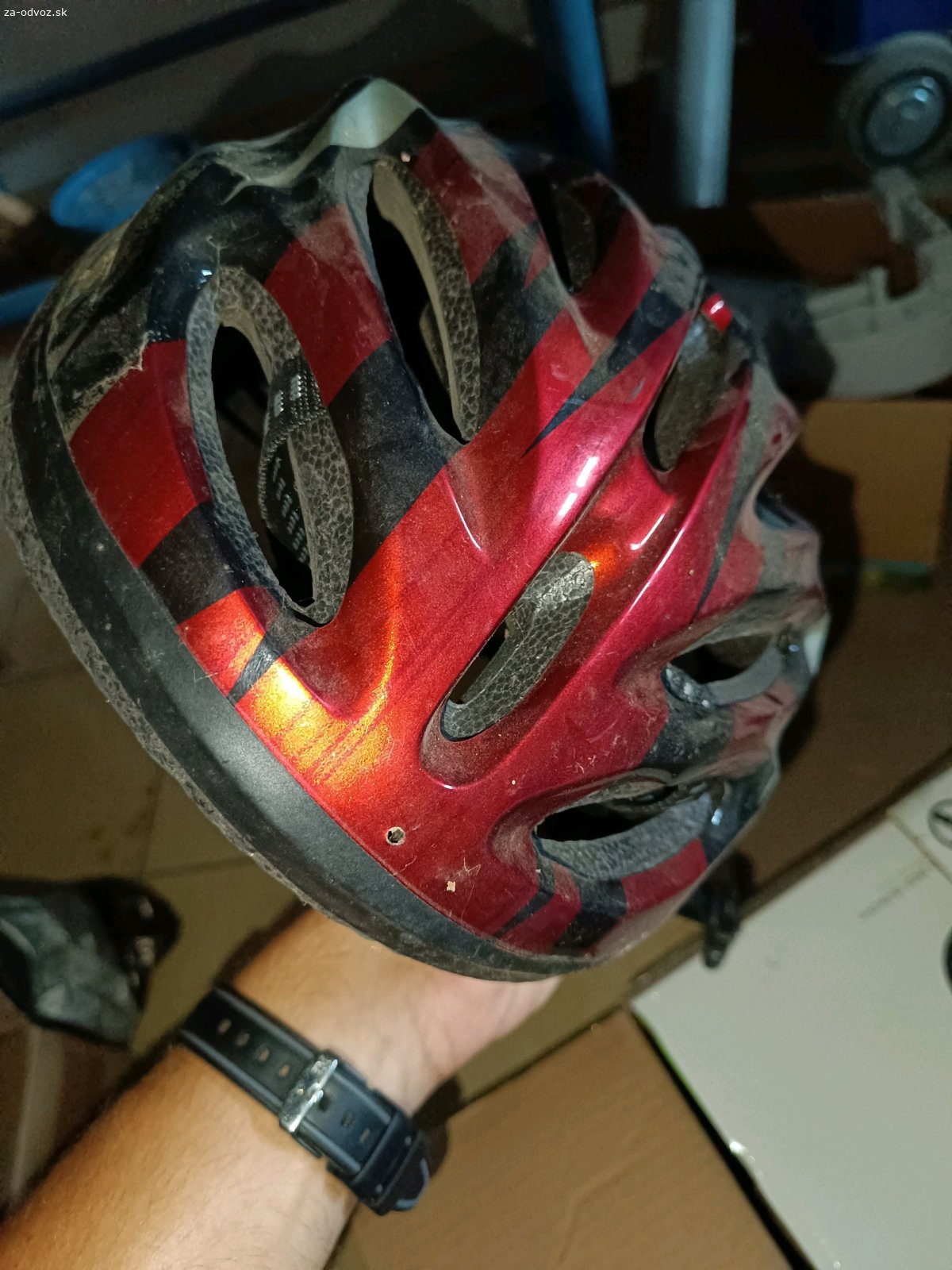 darujem cyklisticku prilbu. darujem ciklisticku prilbu. malo pouzivana