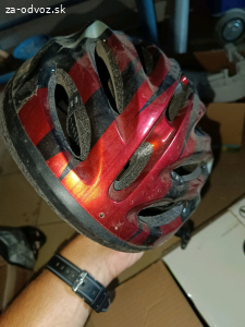 darujem cyklisticku prilbu