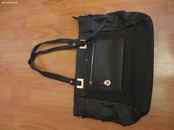 Darujem dámsku kabelku za poštovné - s poškodeniam