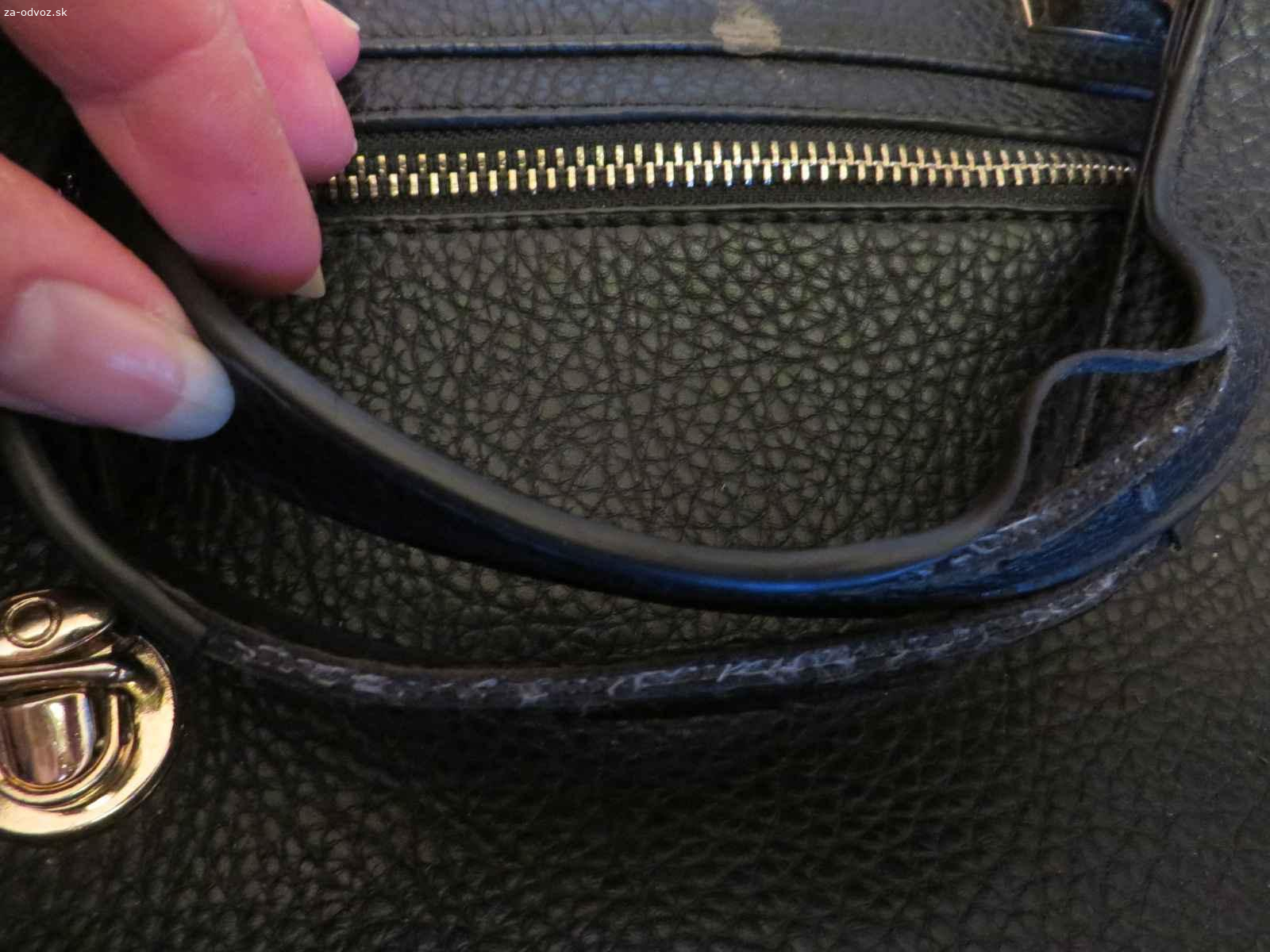 Darujem dámsku kabelku za poštovné - s poškodeniam