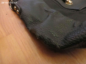 Darujem dámsku kabelku za poštovné - s poškodeniam