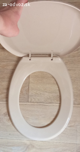 Darujem dekel od WC