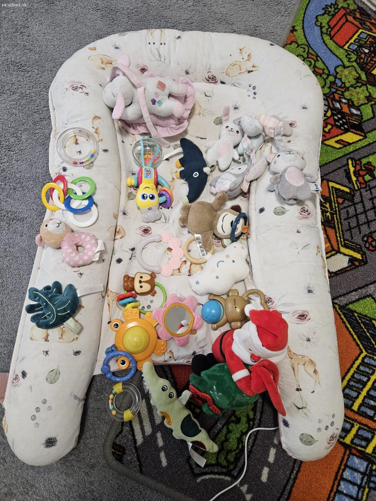 darujem detské hniezdo a hracky