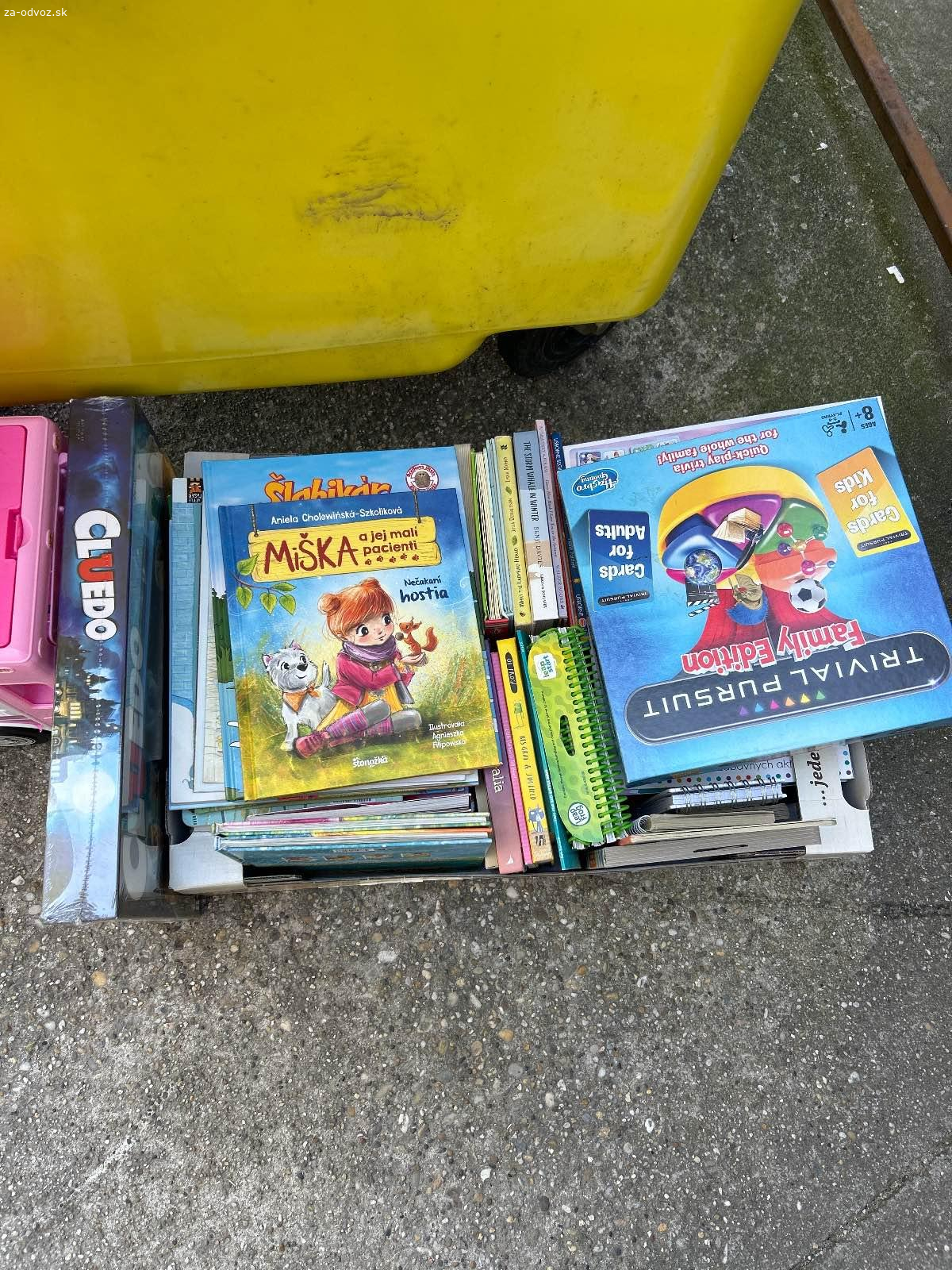 Darujem detské knihy a barbie vrtuľník + auto