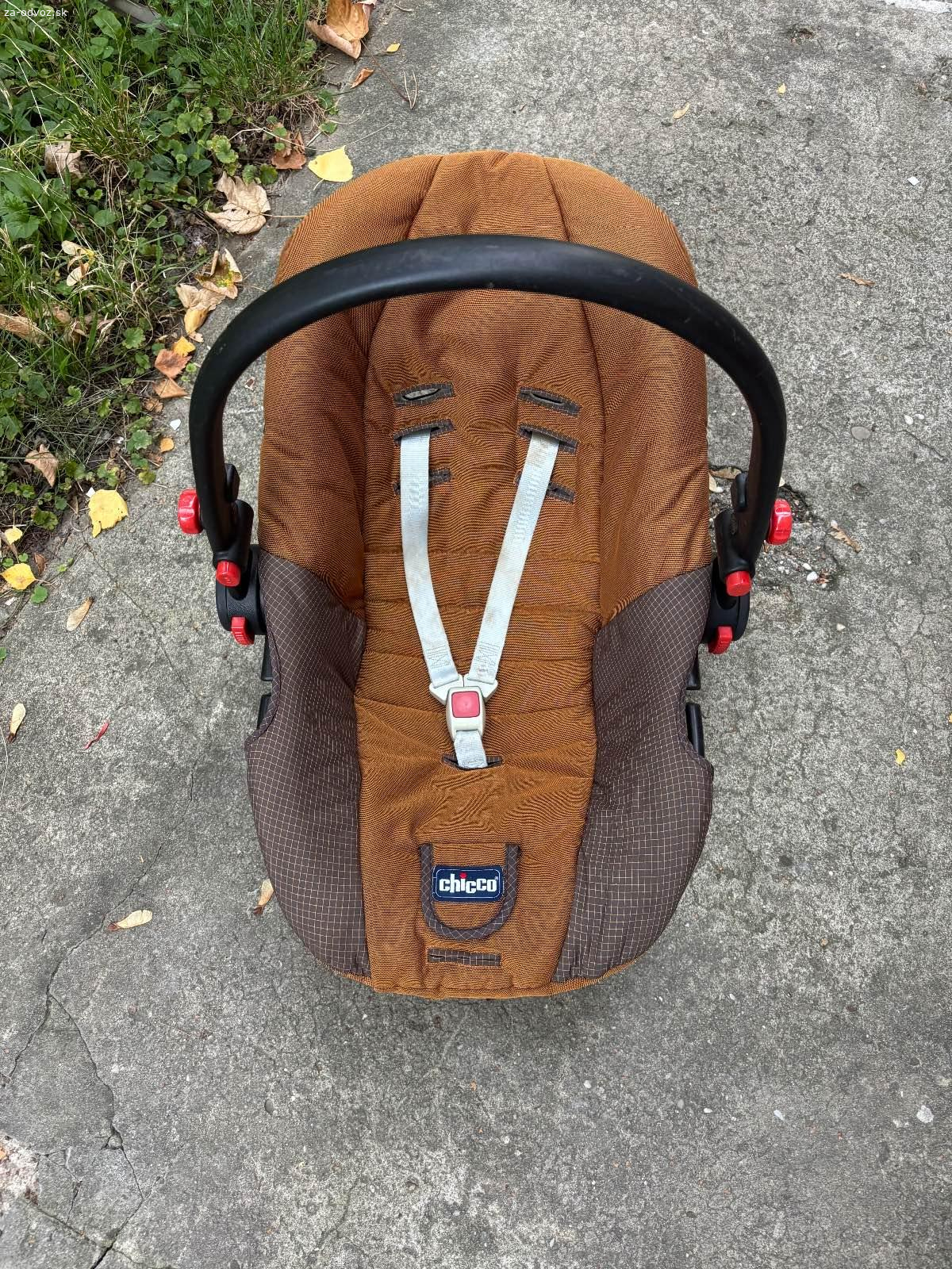 Darujem detsku autosedacku-vajicko Chicco