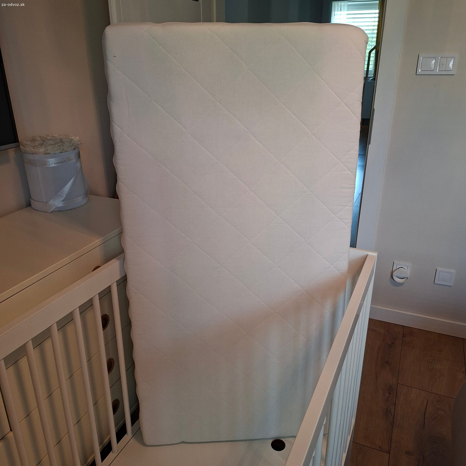 Darujem detskú postieľku 120x60 cm aj s matracom. Dobrý deň, 

Darujem detskú postieľku 120x60 cm aj s matracom. Na postieľke su známky používania a niektoré tyče vypadávajú,  treba ich tam prilepiť.  Matrac je bez poškodenia 

Iba osobný odber Most pri Bratislave PSČ 90046