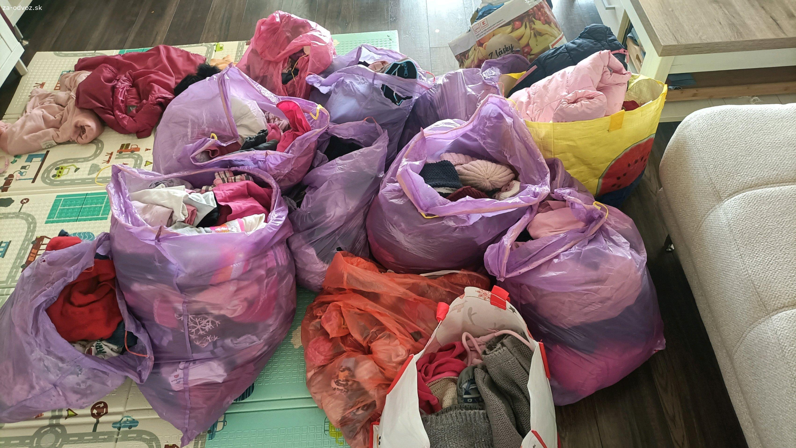 darujem dievčenské oblečenie