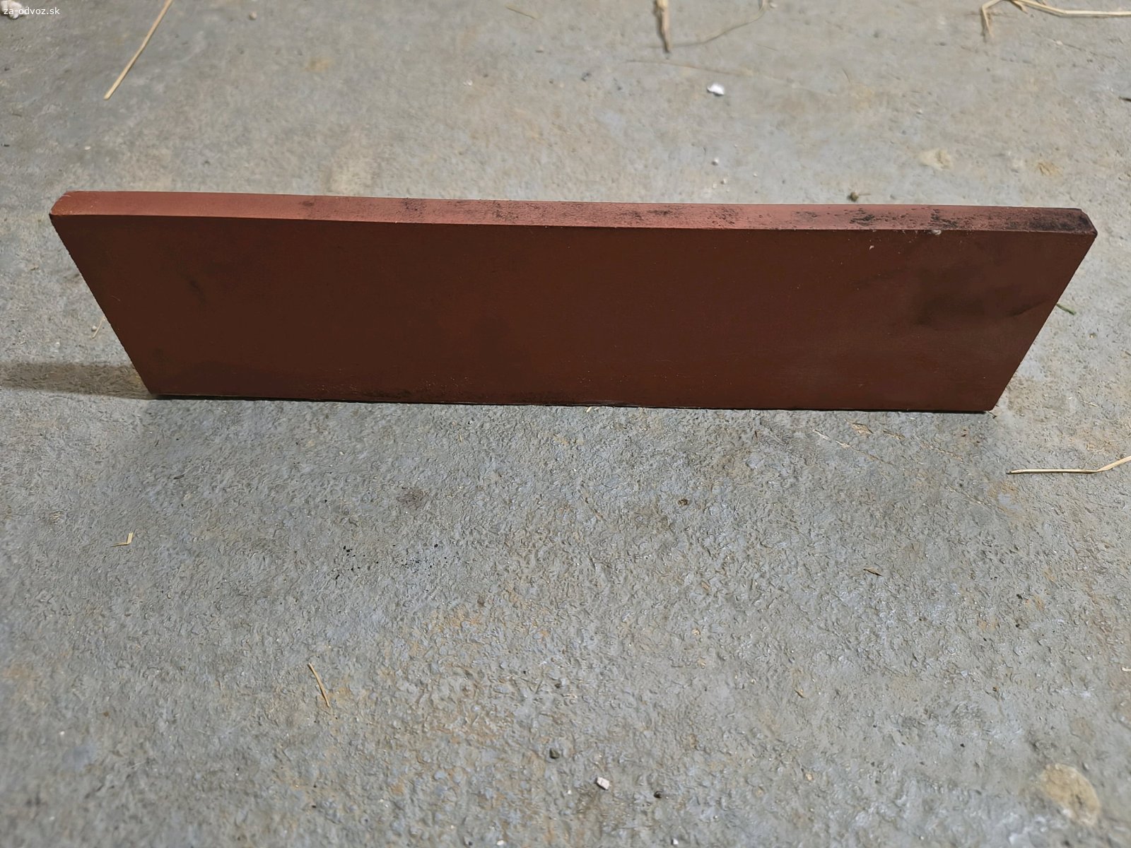 Darujem dlažbu/obklad. Darujem retro dlažbu / obklad. Rozmer obkladu je 25 x 6,5 cm, v jednom balení je 20 kusov a mám 15 balení.