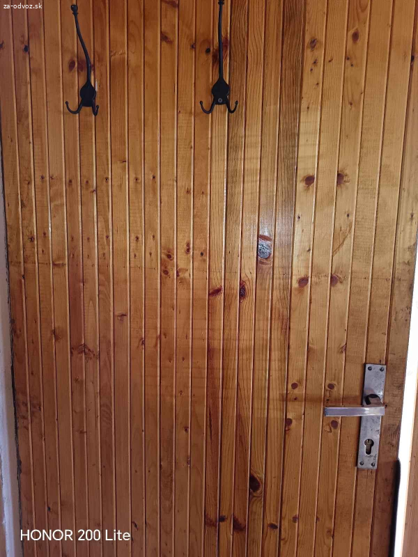 Darujem drevené dvere 80x200cm.Dvere sú ľavé.