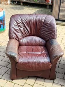 darujem dve kožené kresla a gauč