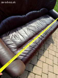 darujem dve kožené kresla a gauč